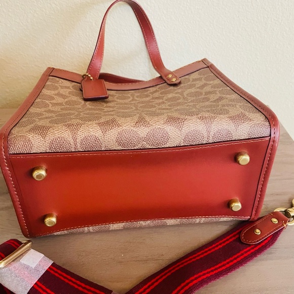 Coach field 22 horse and carriage tote bag - Picture 7 of 7